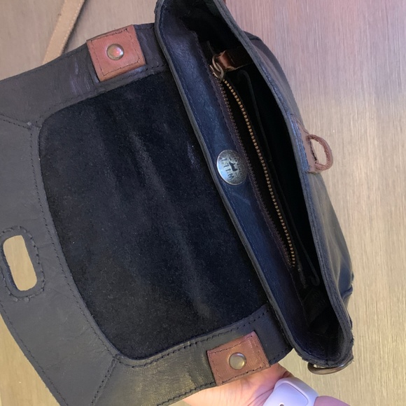 Will Leather Goods crossbody purse - Picture 3 of 4